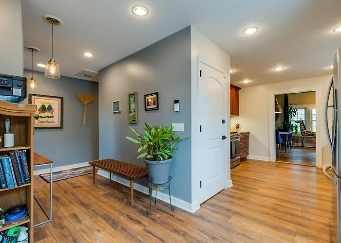 Historic East Nash Sleeps 6